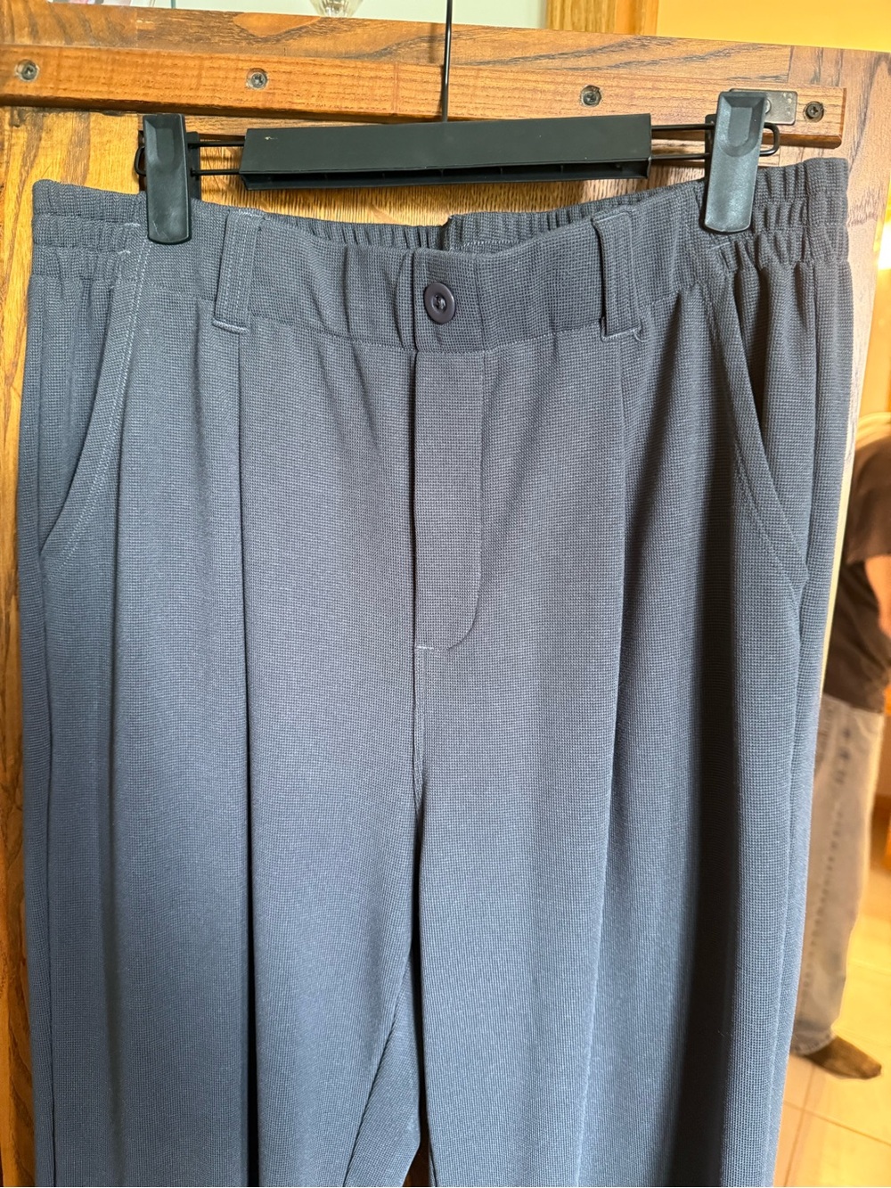 Pleated Elastic-Waist Women's Trousers - Charcoal